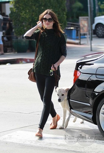  Crystal Reed in Hollywood with her dog