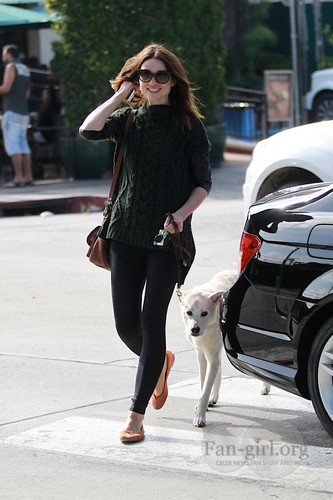  Crystal Reed in Hollywood with her dog