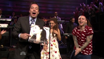  14.June - Ariana and Mac Miller perform The Way on the Late Night with Jimmy Fallon প্রদর্শনী