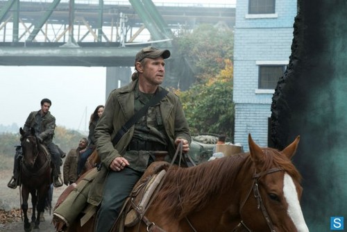  Falling Skies - Episode 3.05 - cerca and Recover - Promotional foto