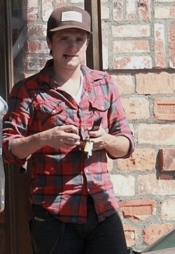  Josh in Los Angeles (June 17th, 2013)