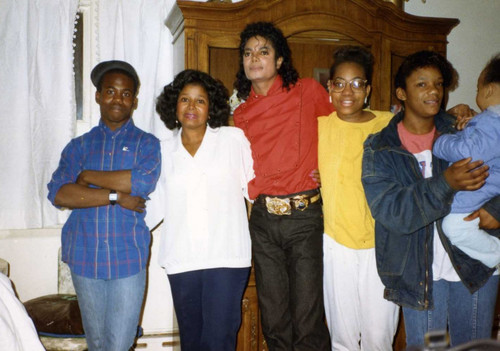  Michael With Family And vrienden