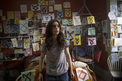  New "The Mortal Instruments: City of Bones" Movie Stills [Lily as Clary Fray]