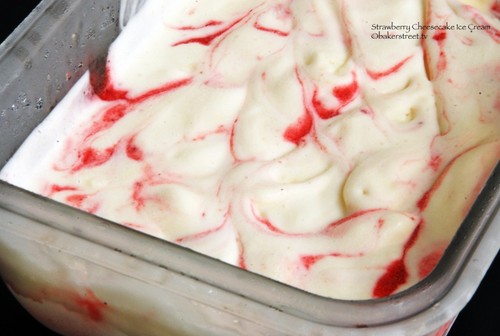  Red and Cream strawberry Cheesecake aiskrimu