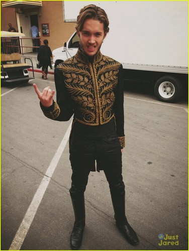  behind the scenes of reign