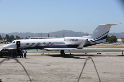  06.19.2013 Justin Gets Ready To Board A Private Jet In Burbank