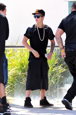 06.19.2013 Justin Gets Ready To Board A Private Jet In Burbank