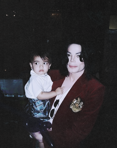  Blanket Jackson and his father Michael Jackson ♥♥