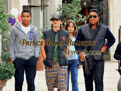  Jaafar Jackson, Prince Jackson, Paris Jackson And Jermaine Jackson in Calabasas 2011 ♥♥