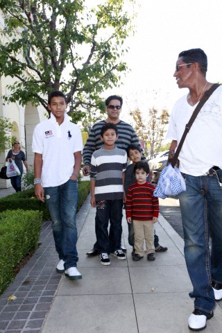 Jaafar Jackson with his family and friends ♥♥