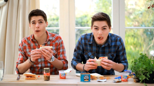  Jack And Finn Eating ♥