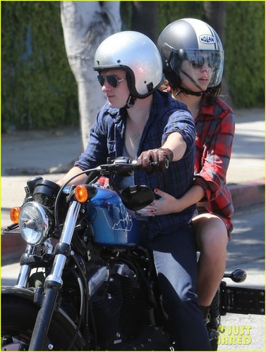  Josh Hutcherson & Claudia Traisac Kiss After Motorcycle Ride! [HQ]