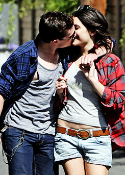  Josh & his girlfriend Claudia kissing