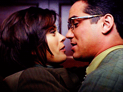 Lois&Clark kissing
