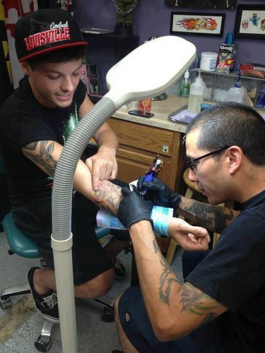  Louis's new tattoo