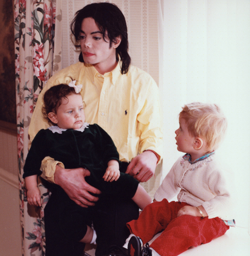Michael Jackson with his kids Paris Jackson and Prince Jackson ♥♥