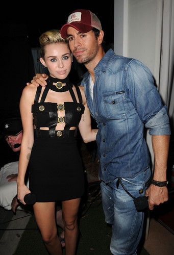  Miley Cyrus and Enrique Iglesias at the iHeartRadio Ultimate Pool Party