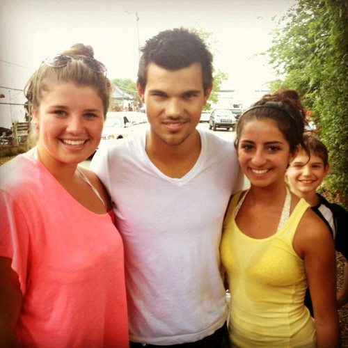  Taylor with 2 of his fan