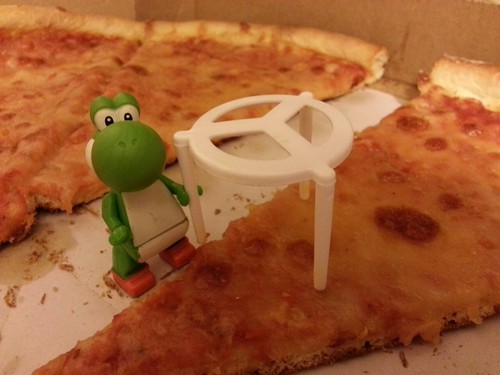  Yoshi with pizza