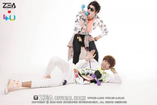  ZE:A4U giacca foto from Japanese debut album 'Oops!!'