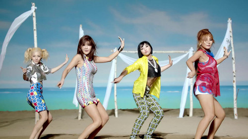  2NE1 - Falling in 爱情 M/V screencaps