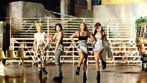  2NE1 - Falling in Cinta M/V screencaps