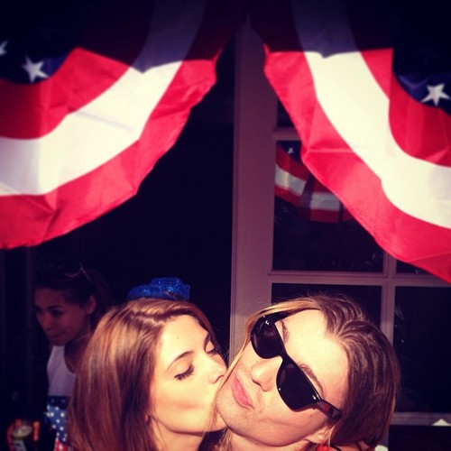  Ashley celebrating the Fourth of July with vrienden [Instagram Photos]