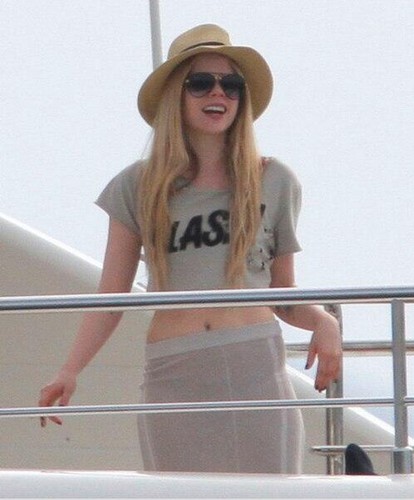  Avril and Chad Leaving on their Honeymoon - July 02