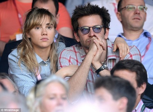  Bradley Cooper And His Girlfriend At Wimbledon