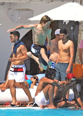  July 7th - Niall Horan At Ocean plage Club In Marbella, Spain