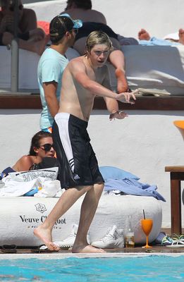  July 7th - Niall Horan At Ocean समुद्र तट Club In Marbella, Spain