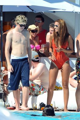  July 7th - Niall Horan At Ocean pantai Club In Marbella, Spain
