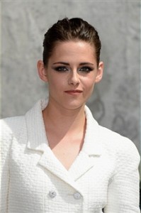  Kristen at the 2013 Chanel Fashion tampil in Paris,France