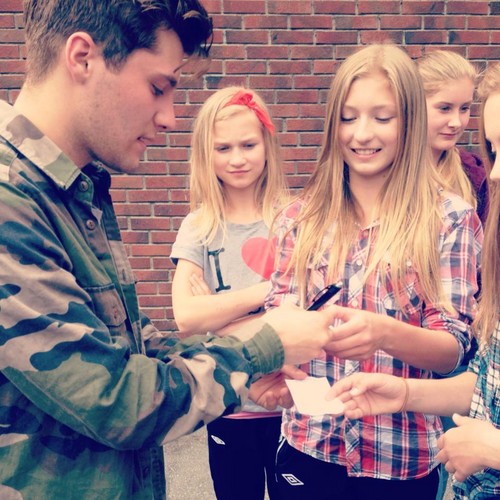  Laurent signing autographs