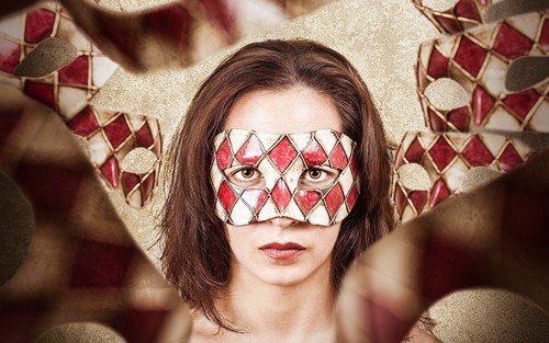  Masquerading Woman (Wallpaper)