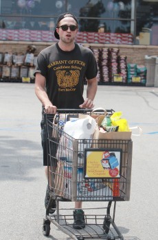  Robert grocery shopping on July 5,2013