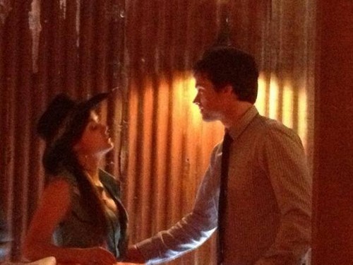  SPOILER Ezria pic from Pretty Little Liars 4.11 "The کدال, hoe is Going Down"