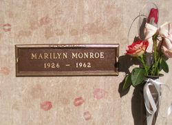  The Gravesite Of Marylin Monroe