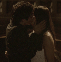  The Vampire Diaries (4.22) - Kisses