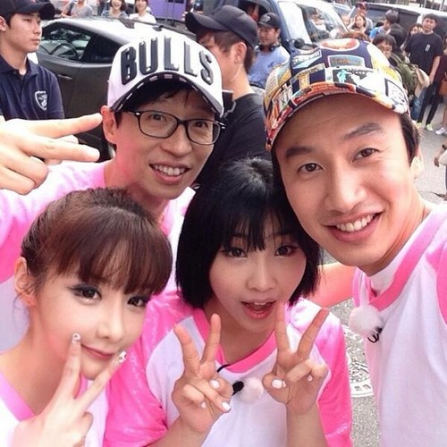  Minzy Instagram Update"We're berwarna merah muda, merah muda team :)"
