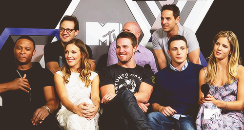  Arrow's cast for 音乐电视 interview
