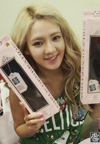  Girls' Generation members and their adorable pictures for 'Hair Couture'
