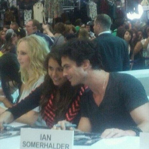  Ian at Comic Con 2013: Booth Signing