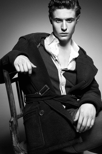  Max Irons for 망고 shops