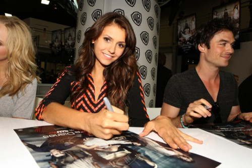  Nina at Comic Con 2013: Booth Signing
