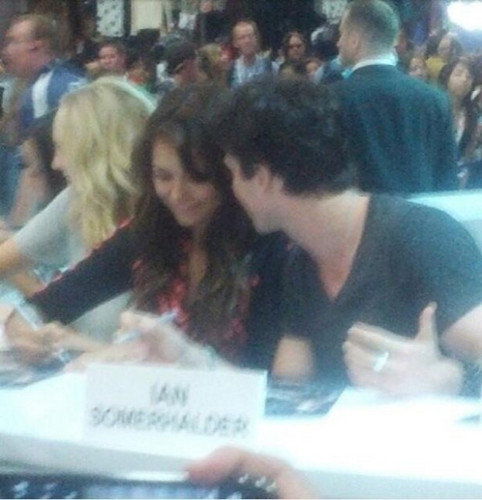 Nina at Comic Con 2013: Booth Signing