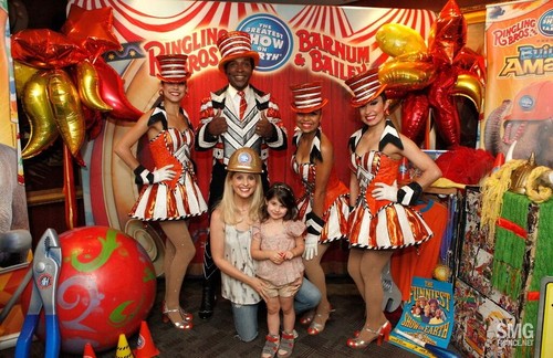  Sarah and шарлотка, шарлотта attend Ringling Bros. and Barnum & Bailey Circus