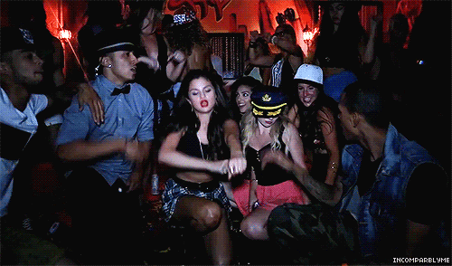  Selena in "Birthday" muziek video