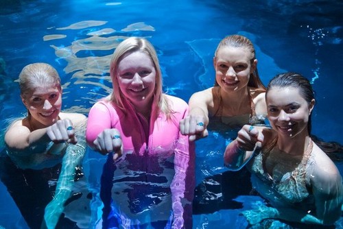  amy, erin, lucy & ivy in the moonpool