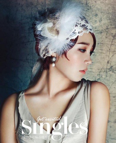 Apink’s Naeun & Eunji for Singles Magazine Aug 2013 Edition